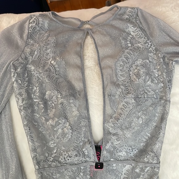 BRAND NEW La Senza bodysuit - ULTRA SEXY GREY & SILVER METALLIC LACE - size M - Picture 3 of 5